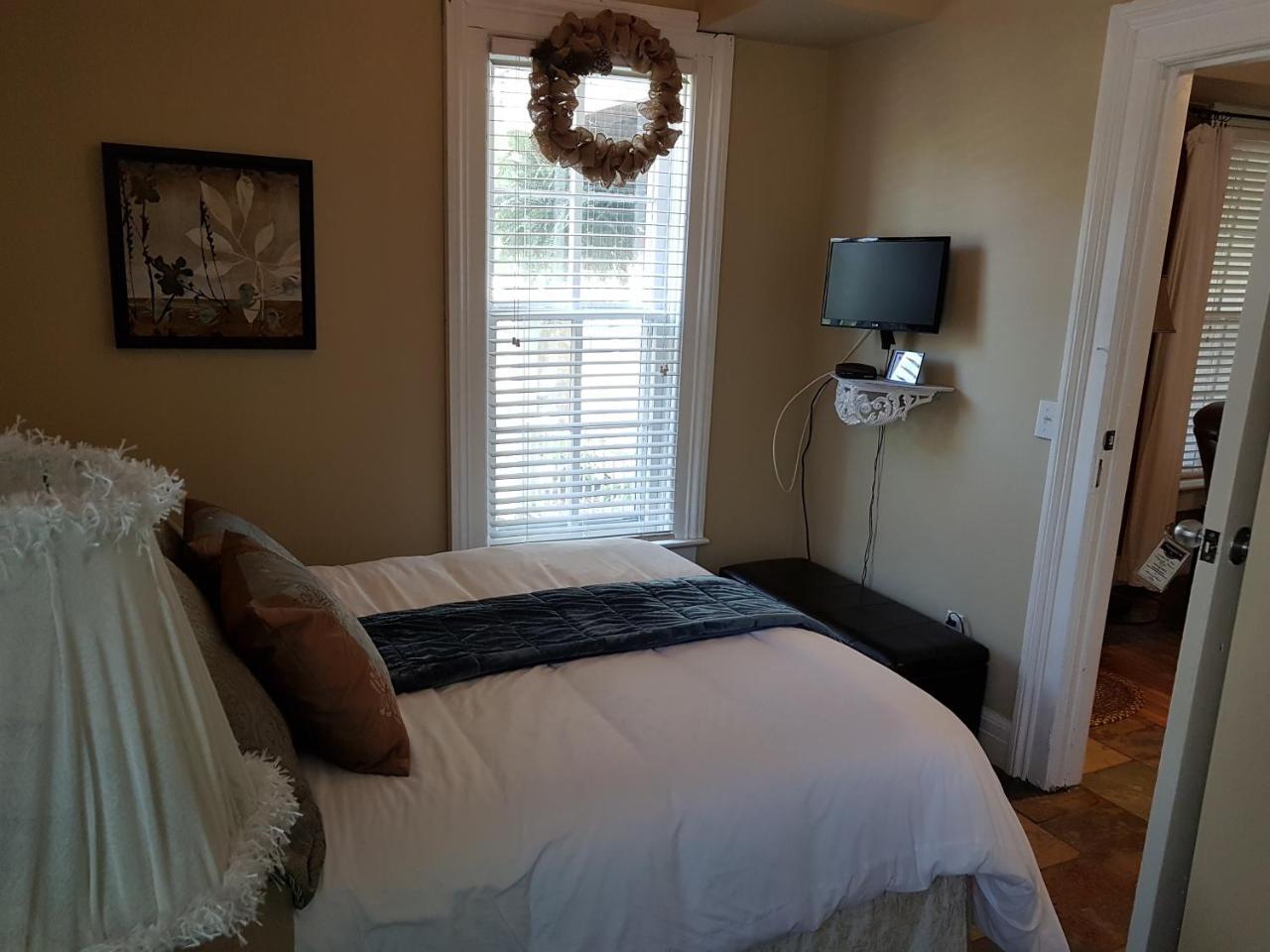 Hellemsfield Inn & Bed And Breakfast Kingsville Extérieur photo