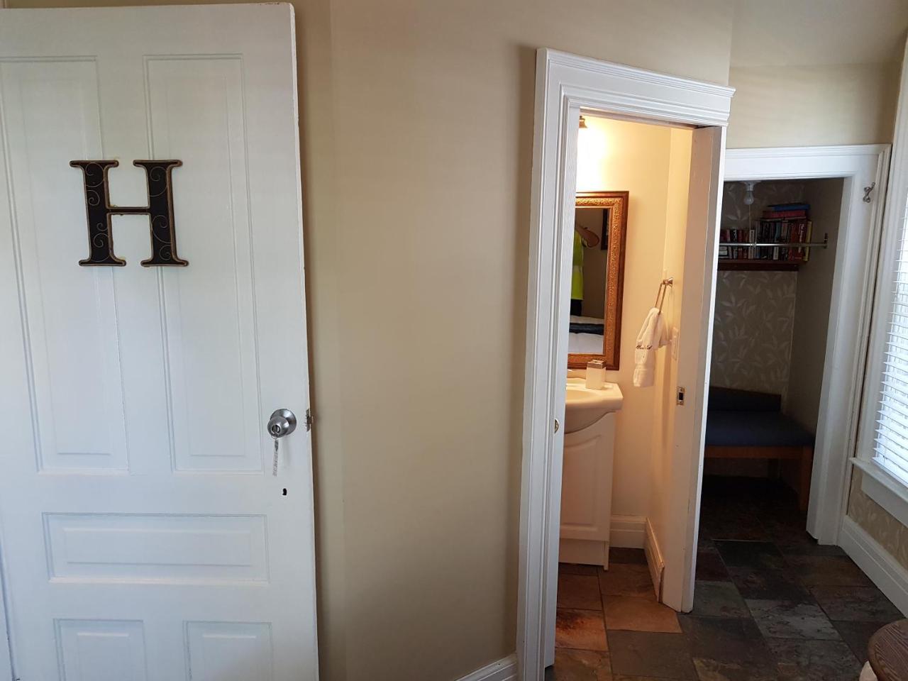 Hellemsfield Inn & Bed And Breakfast Kingsville Extérieur photo
