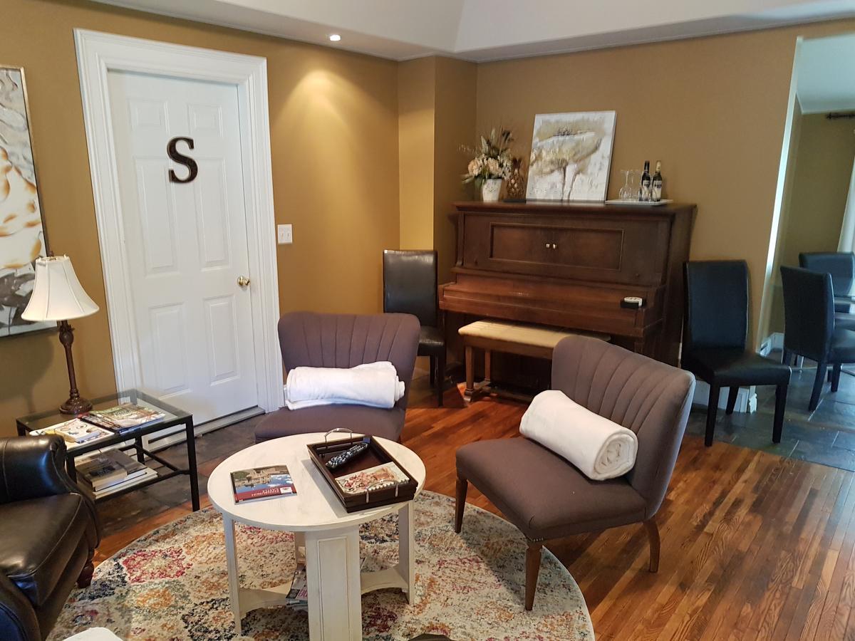 Hellemsfield Inn & Bed And Breakfast Kingsville Extérieur photo